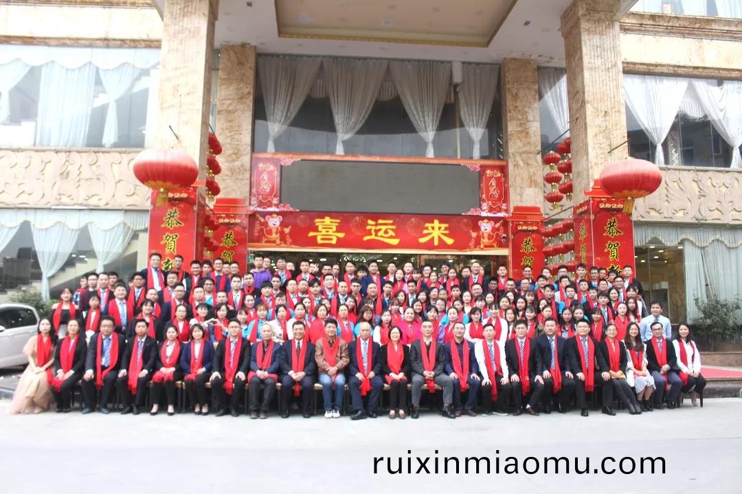 藍(lan)勃(bo)生物2019年(nian)度(du)錶(biao)彰(zhang)暨2020新年(nian)糰拜會(hui)隆重擧行(xing)